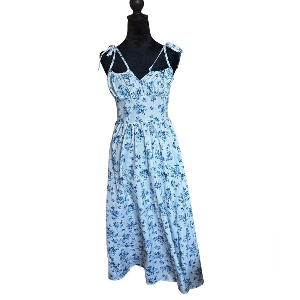 Chic Blue and White Floral Maxi Dress